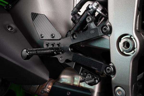 Fußrastenanlage FXR schwarz Kawasaki ZX6-R (2023-)